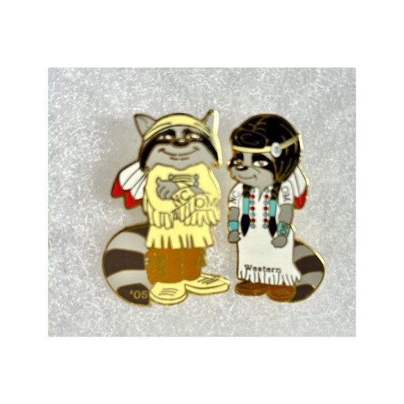 2005 OM ,Odyssey Of The Mind OotM NC Omer Indian Couple Pins - Picture 1 of 2